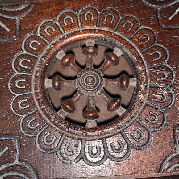Vintage Hand Carved Footed Wooden Trinket Box - Picture 3 of 9
